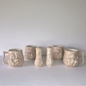 Vintage Arnels Mushroom Coffee Cup Mugs Set Of 4 & Matching Salt & Pepper Set 3D